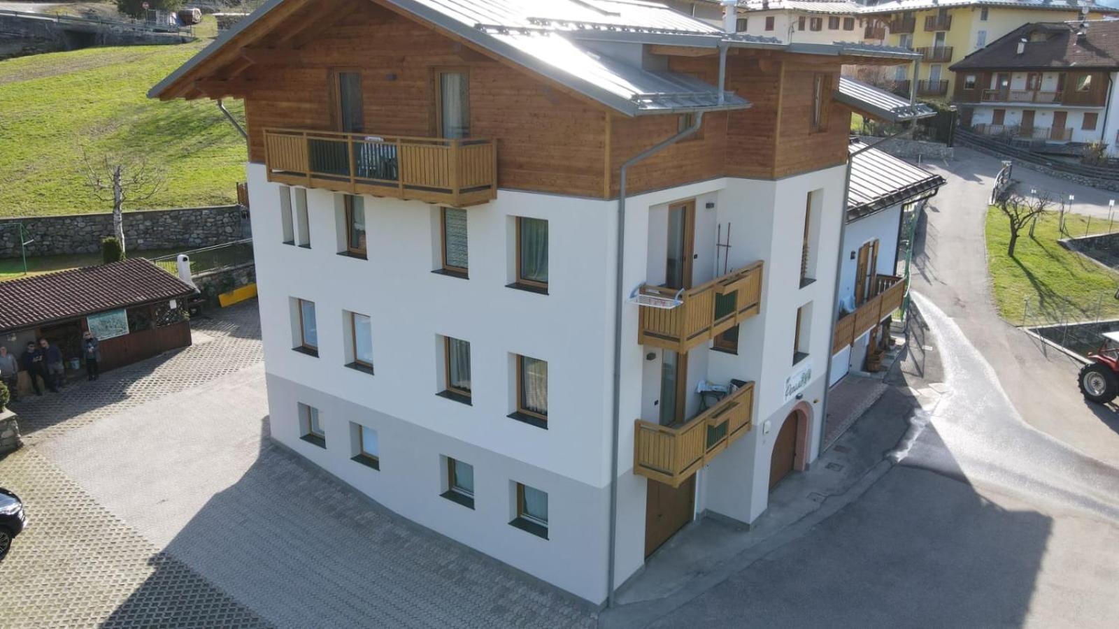 Appartamenti Penasa Renato Commezzadura Εξωτερικό φωτογραφία